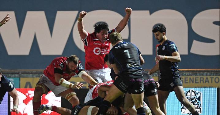 Scarlets thrash Glasgow to claim first win of the season