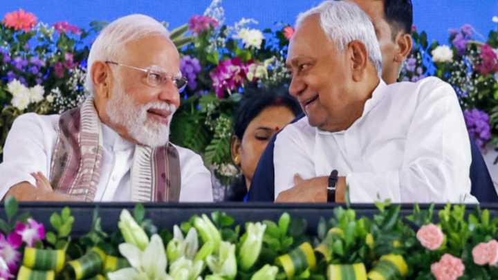 NDA’s lead crosses 200 mark as Modi-Nitish magic blitzes Gathbandhan