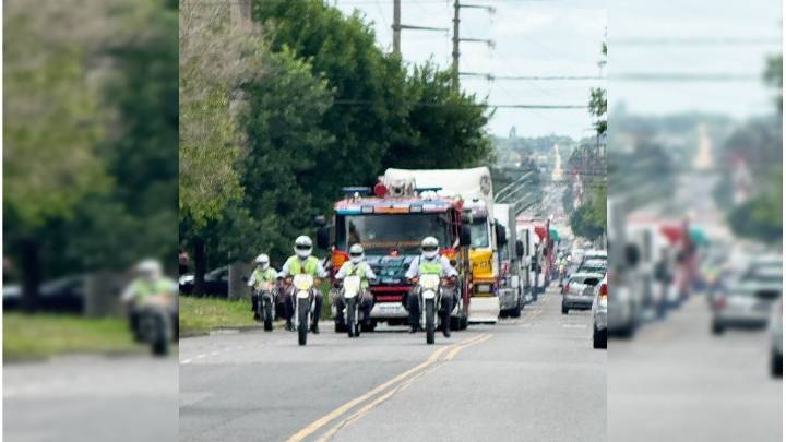 Camioneros solidarios donan alimentos