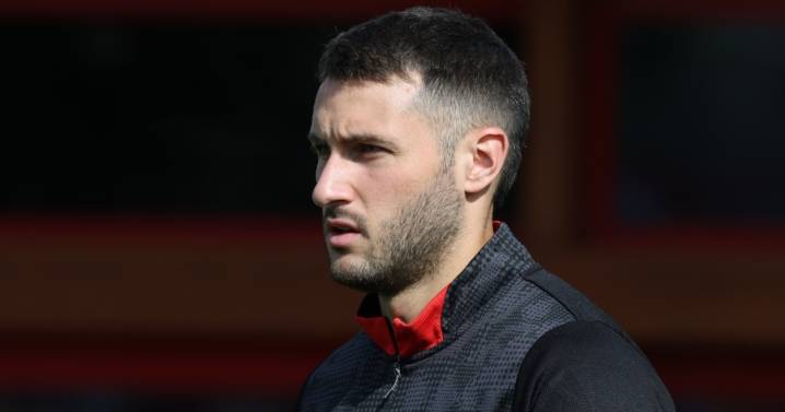 ¿Borrado? Santiago Giménez no juega con el Milan y su entrenador suelta todos los detalles de la baja del mexicano