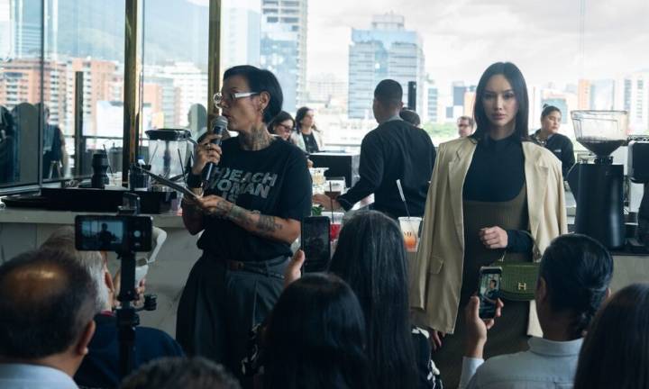 Galería Avanti celebra su aniversario con moda, solidaridad y nuevas propuestas