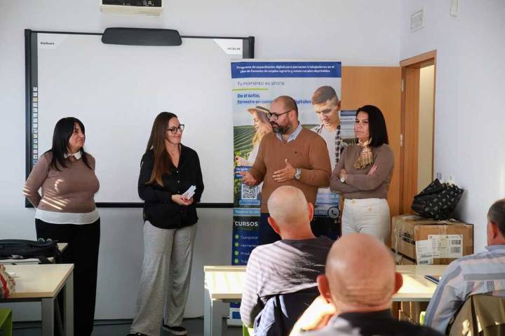 El Ayuntamiento colabora con el Programa de Capacitación Digital en el ámbito rural