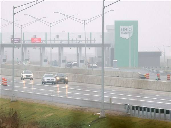 Trailers, longer tandems to be banned on Ohio Turnpike because of wind