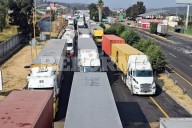 Suman más  de 34 horas  cierres carreteros