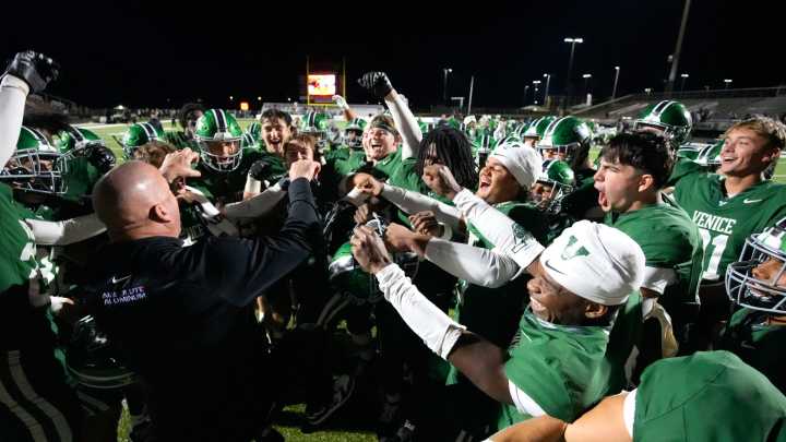 Venice back to final four after taking care of Sumner in regional final