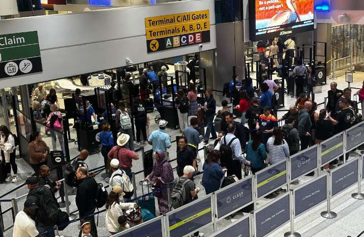 Estiman 4,400 vuelos cancelados al día en 40 aeropuertos de 24 estados de EU