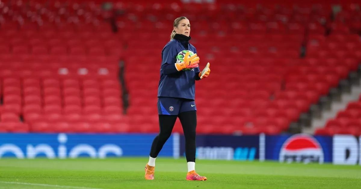 Why Mary Earps was booed for PSG amid mixed feelings from Manchester United fans