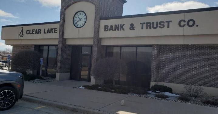 Clear Lake Bank & Trust accepting donations to Hawkeye Harvest Food Bank