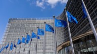 Bruselas mejora la previsión de crecimiento para España hasta el 2,9% en 2025, a la cabeza de las grandes economías del euro