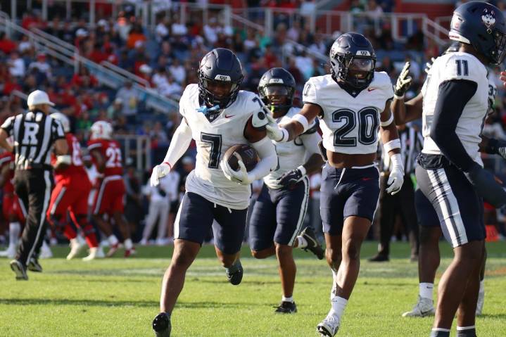 UConn football downs FAU in road shootout