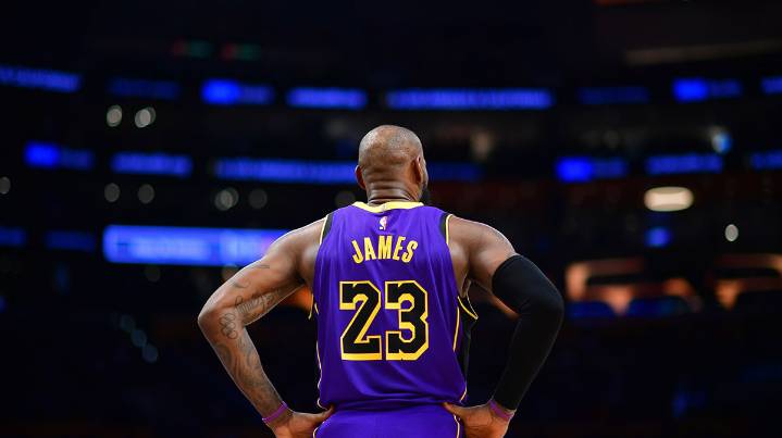 Lakers’ LeBron James gets major shoutout from Cristiano Ronaldo with a little dig