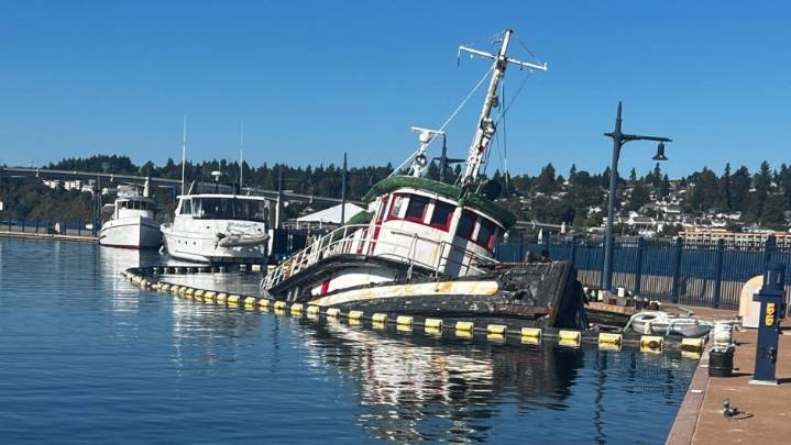 Crews ready to dismantle sunken tug at Bremerton marina