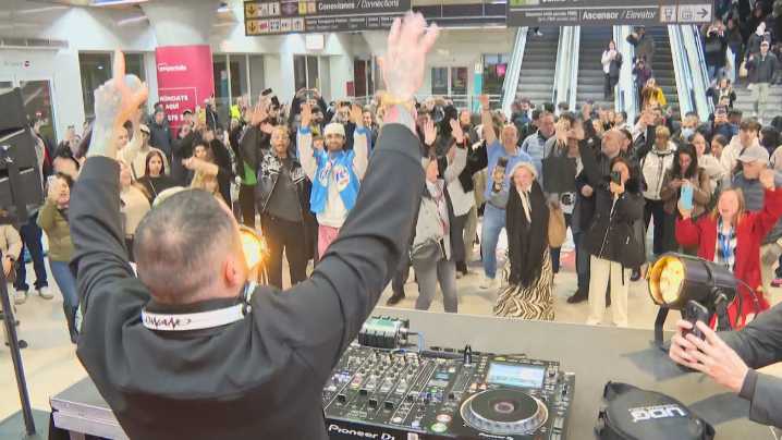 Concierto sorpresa de DJ Nano en el Intercambiador de Moncloa