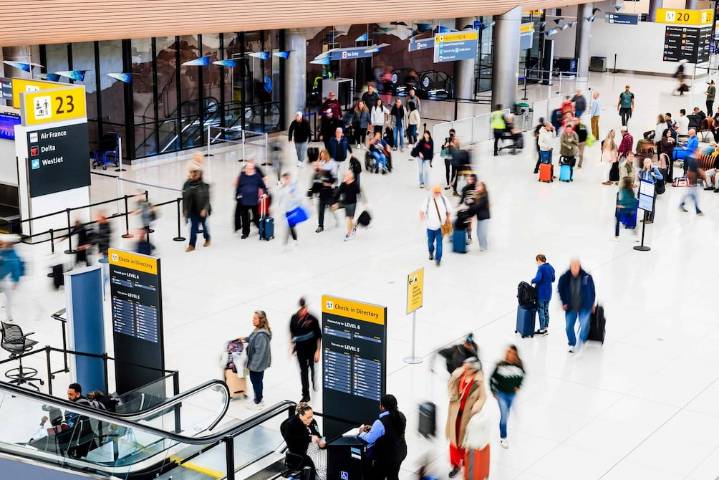 EE. UU. supera por segundo día los mil vuelos cancelados por el cierre del Gobierno