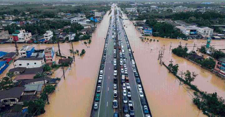Catastróficas inundaciones en Tailandia dejan más de 13 muertos y miles de evacuados El país asiático se enfrenta a una emergencia por lluvias torrenciales que han provocado inundaciones devastadoras,