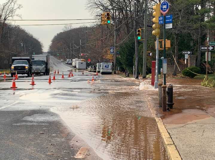Excavation crews dig for cause of flooding that keeps stretch of Hylan Boulevard closed Saturday