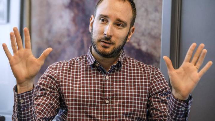 Antoni Vich, director de Cinvivèxit: "Desde que se prohibieron los móviles, no ha habido ningún protocolo de acoso por mal uso del teléfono"