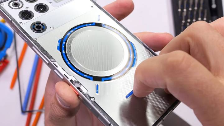 Get a closer look at the RedMagic 11 Pro's liquid cooling in JRE's latest torture test