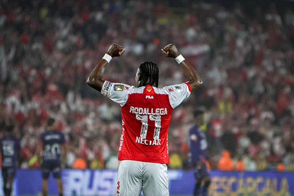Santa Fe ‘revive’ ante Fortaleza con triplete de Hugo Rodallega