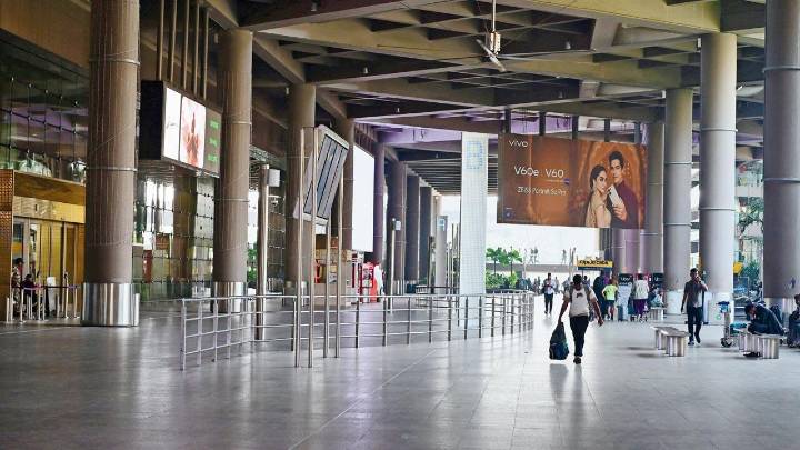 Six-hour runway shutdown at Mumbai airport leads to soaring ticket prices
