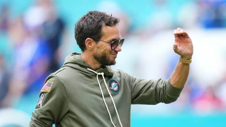 Dolphins HC Mike McDaniel plays coy on viral sighting with Bills fans