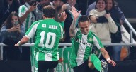 Al Betis de Manuel Pellegrini le alcanza con una ráfaga para vencer al Lyon y encaramarse en la Europa League