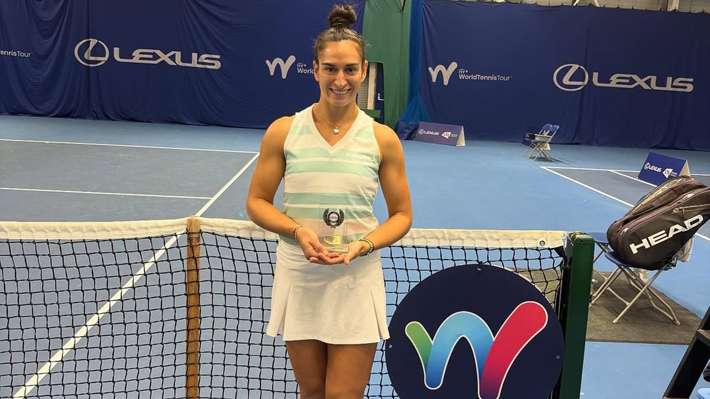 La potente historia familiar detrás de Susan Bandecchi, la tenista de raíces chilenas que representa a Suiza