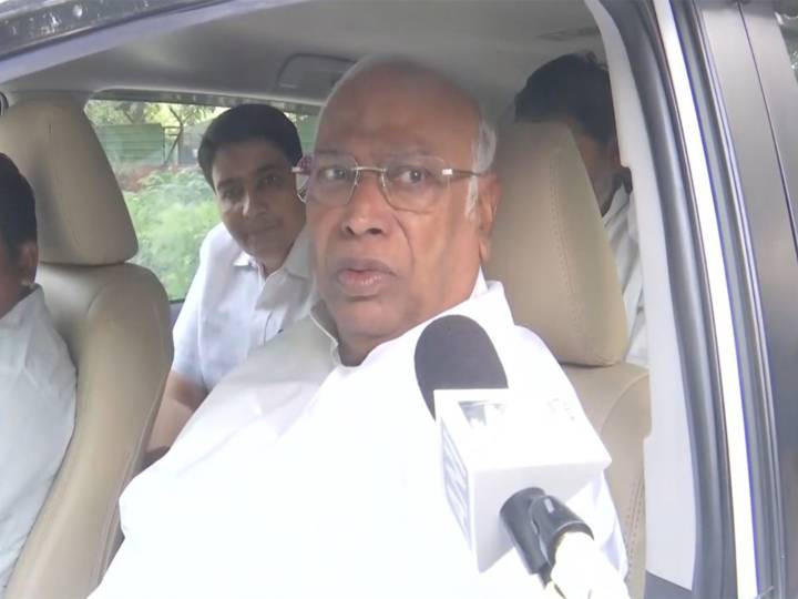 Kharge refutes PM's claim that RJD "stole" Bihar CM post
