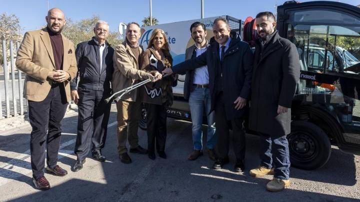 Vox fuerza a Barcala a una nueva ampliación del contrato de la limpieza: más barrenderos y refuerzo para los barrios