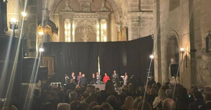 ¿Sabe usted que la élite de la fiscalía nacional se dio cita en Santiago de Compostela este fin de semana?