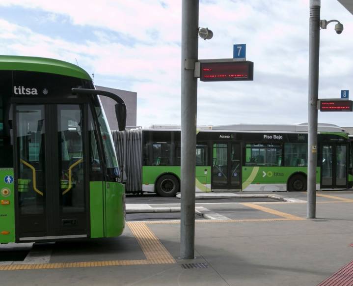 Cambios en el servicio de Titsa por la Noche en Blanco en La Laguna: refuerzo de líneas, frecuencia y horarios