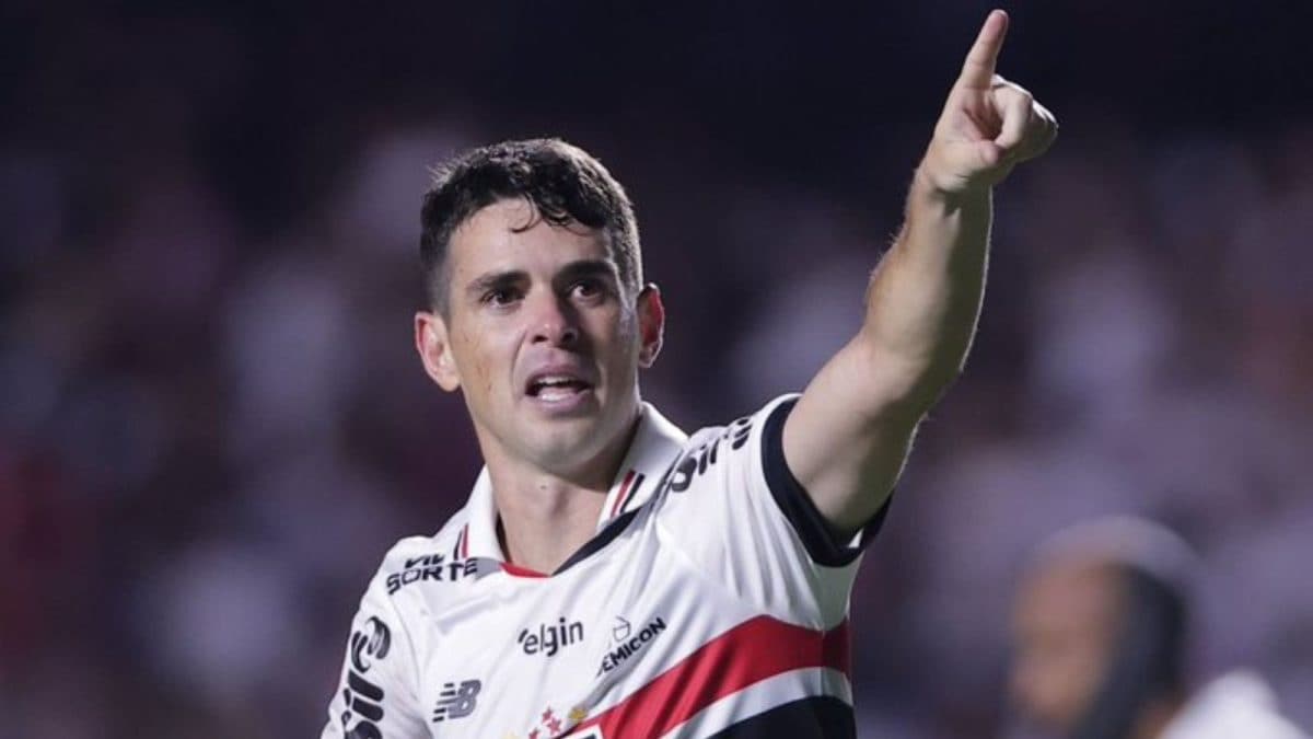 Sao Paulo Star Oscar In Stable Condition After Collapsing During Training