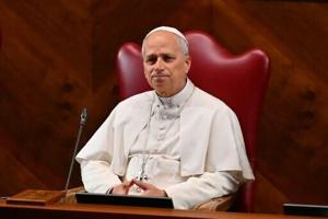 Spike Lee gifts pope Knicks jersey as pontiff meets film stars