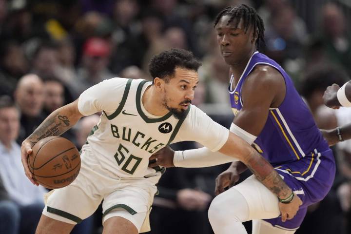 Giannis Antetokounmpo helps Lakers retrieve game ball for rookie Adou Thiero