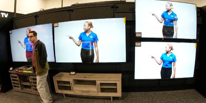 Government shutdown sends consumer confidence plunging to April ‘liberation day’ levels