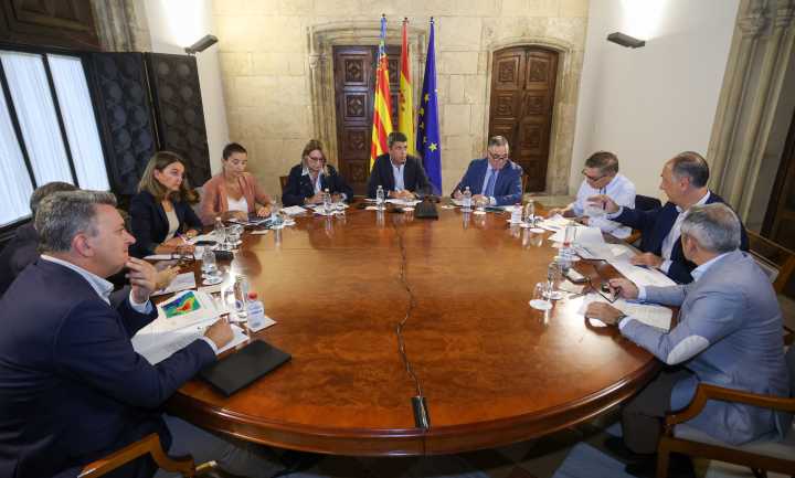 Mazón congela la remodelación del Consell y cede la reconstrucción a Martínez Mus
