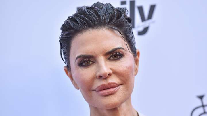 Before & After Photos Of Lisa Rinna's Plastic Surgery Transformation Are So Jarring