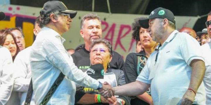 Comisión de Acusación abrió una investigación previa a Petro por polémico “tarimazo” de criminales en Medellín