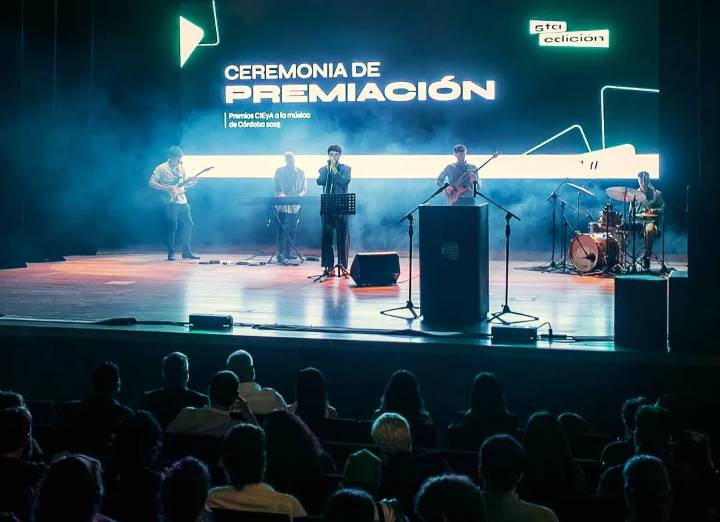 Paz Carrara y Ezequiel Arias fueron elegidos como artistas del año en la ceremonia de los Premios Cieya