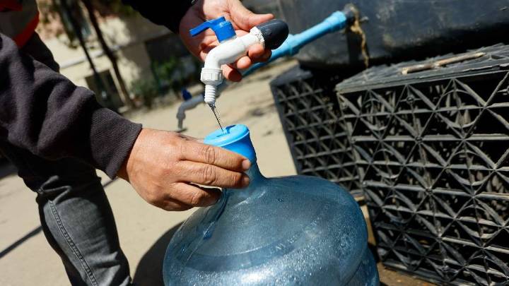 Interrupción del suministro por medio día: Anuncian corte de agua para dos comunas de Santiago este jueves