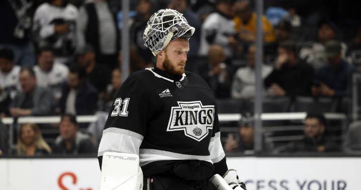 Anton Forsberg leads Kings to shutout win in his return to Ottawa