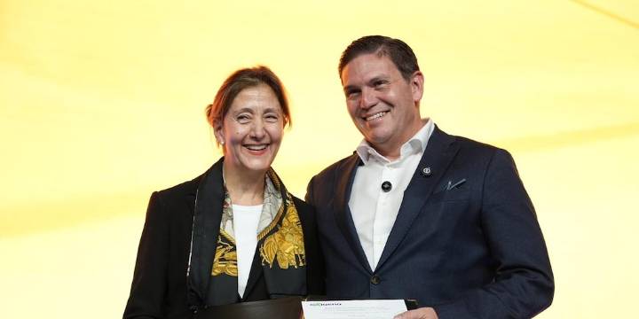 Ingrid Betancourt salió en defensa de Juan Carlos Pinzón y contestó a mensaje de Andrés Pastrana: “Por qué entonces estigmatizarlo”