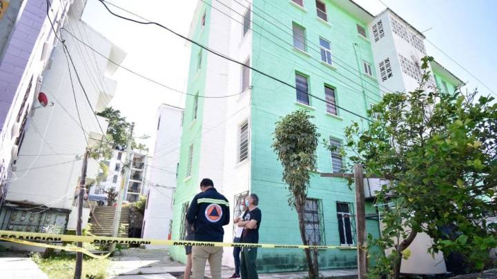 Muere mujer tras caer de una azotea, quedó entre las rejas de su casa en Puebla