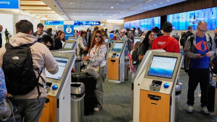 There's no timeline on when flight cuts will ease up after the government shutdown ends