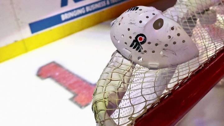 Flyers honor late goalie great Bernie Parent with tribute before game