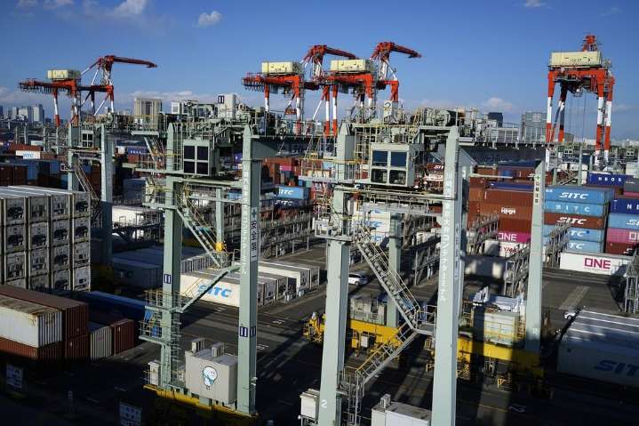 Japan’s exports to the world rise but drop to the US due to tariffs