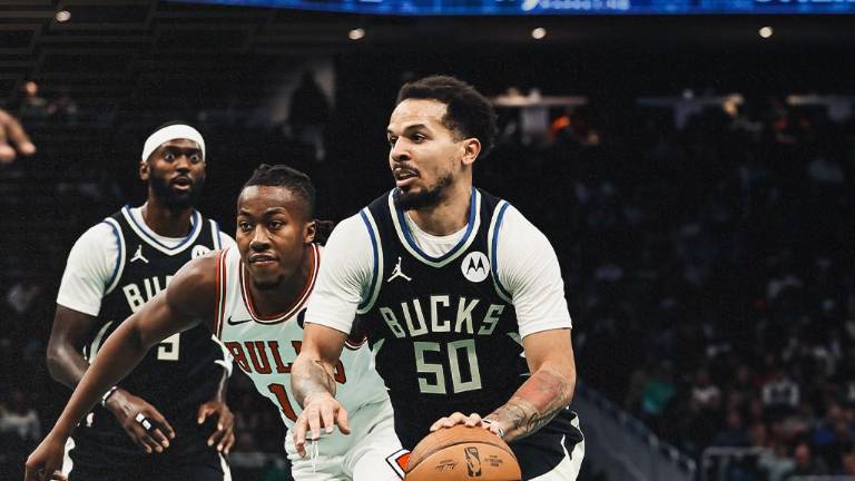 Antetokounmpo firma 41 puntos y Bucks arrancan con triunfo en la Copa NBA