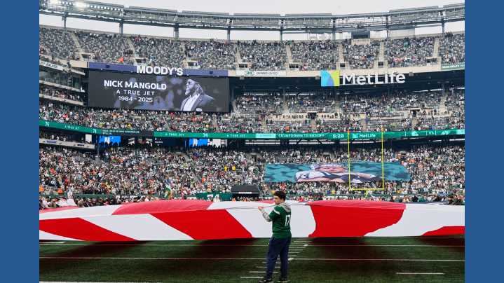 Jets honor late Nick Mangold with tribute before game against Browns