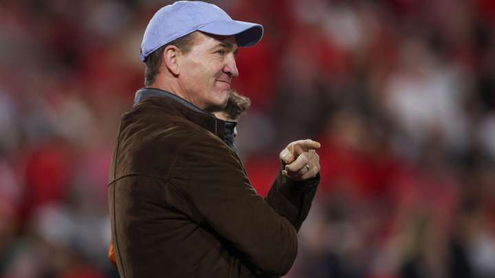 How Peyton Manning took a shot at UGA grad Brock Bowers on MNF