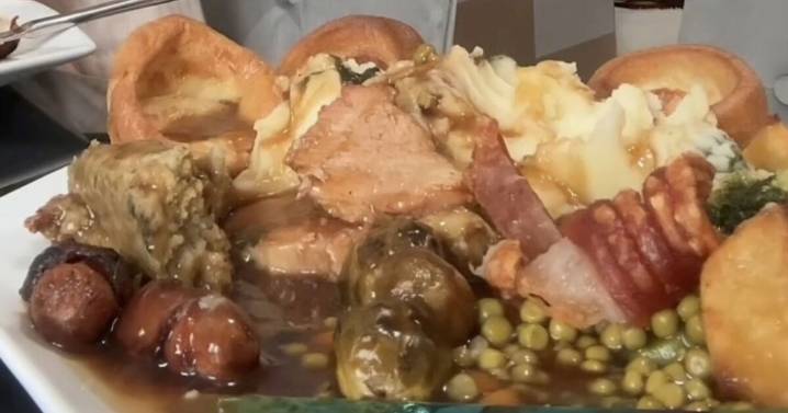 Mum announces she's charging her own family £20 each for Christmas dinner 